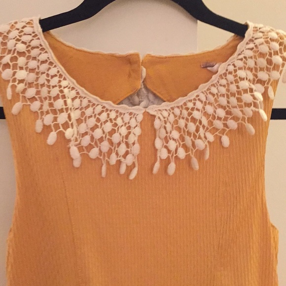 Yellow dress - Picture 2 of 3